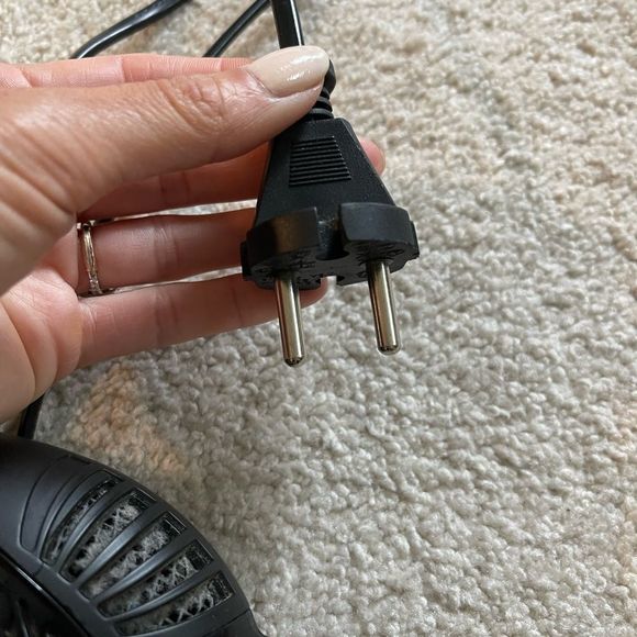 Rowenta 1200 Watts Hot Hair Brush/Styler (Model: CF-8212M0) - Picture 5 of 8